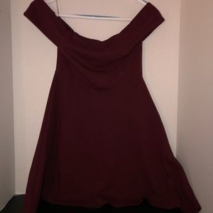 Woman’s Soprano maroon off-the-shoulder dress